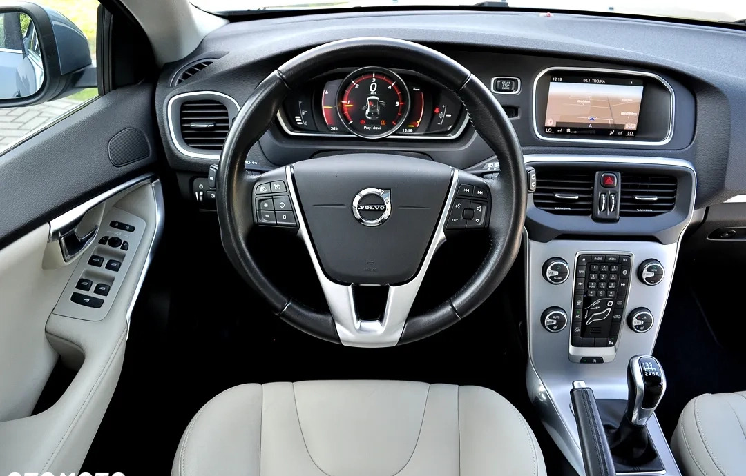 Volvo V40 cena 56900 przebieg: 189000, rok produkcji 2018 z Płock małe 704